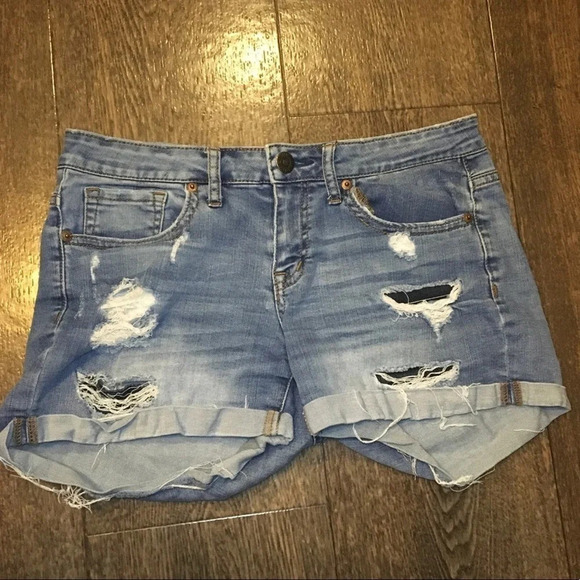 Aeropostale Medium Wash Midi Denim Distressed Shorts Size 4 - Picture 7 of 7